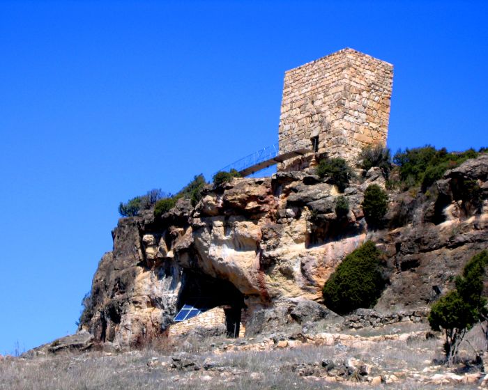 cueva-de-los-casares1